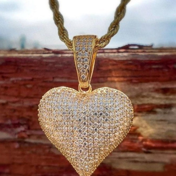 🔥 STUNNING CUPIC ZIRCONIA HEART NECKLACE - Picture 1 of 3
